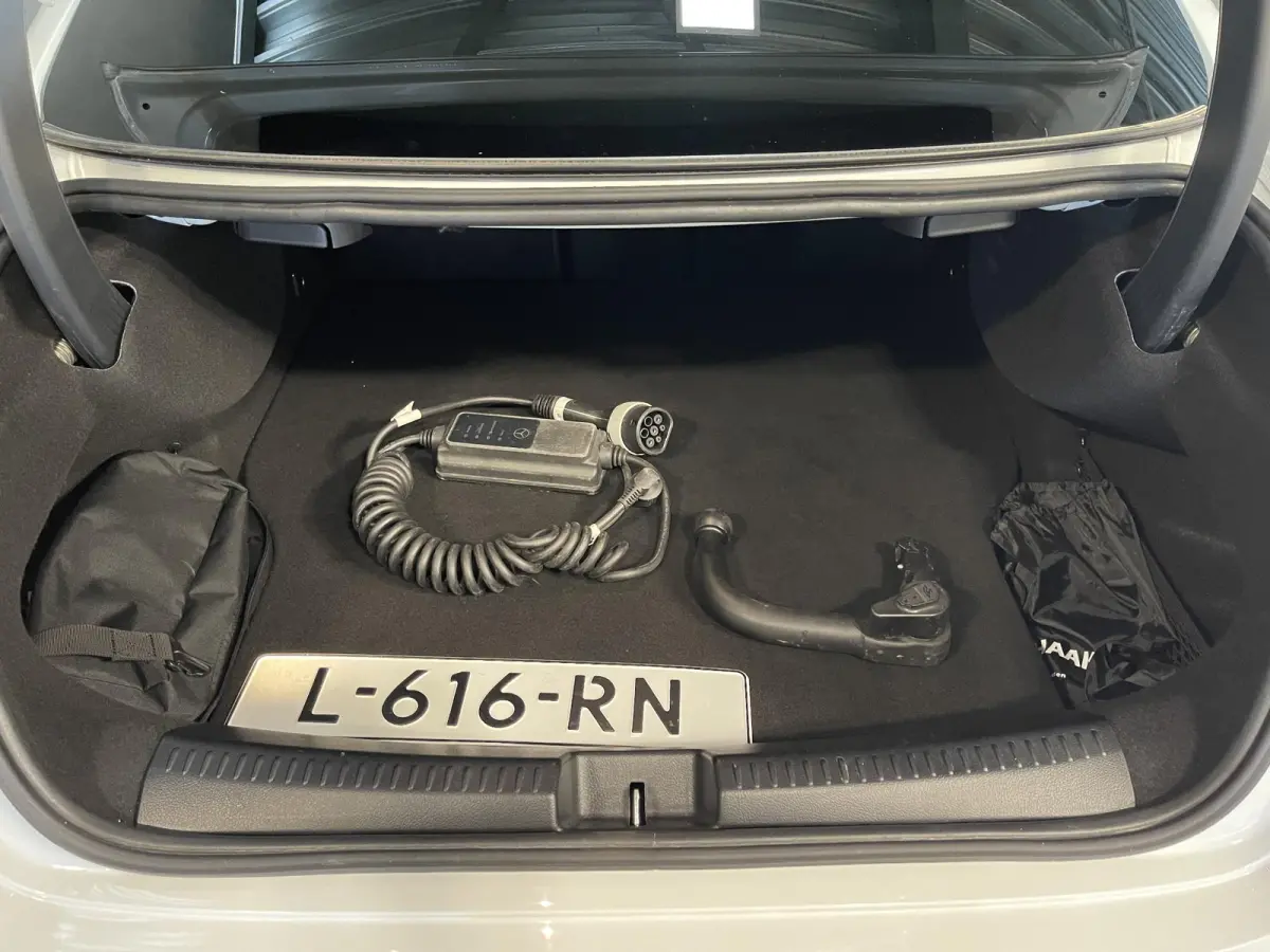 250 e Advantage AMG Line 18"/Dodehoek/Trekhaak/Camera/Sfeerverlichting/Stoelverwarming