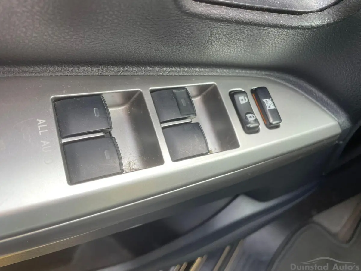 4.5 V8 D-4D Executive Standard Roof Window Van