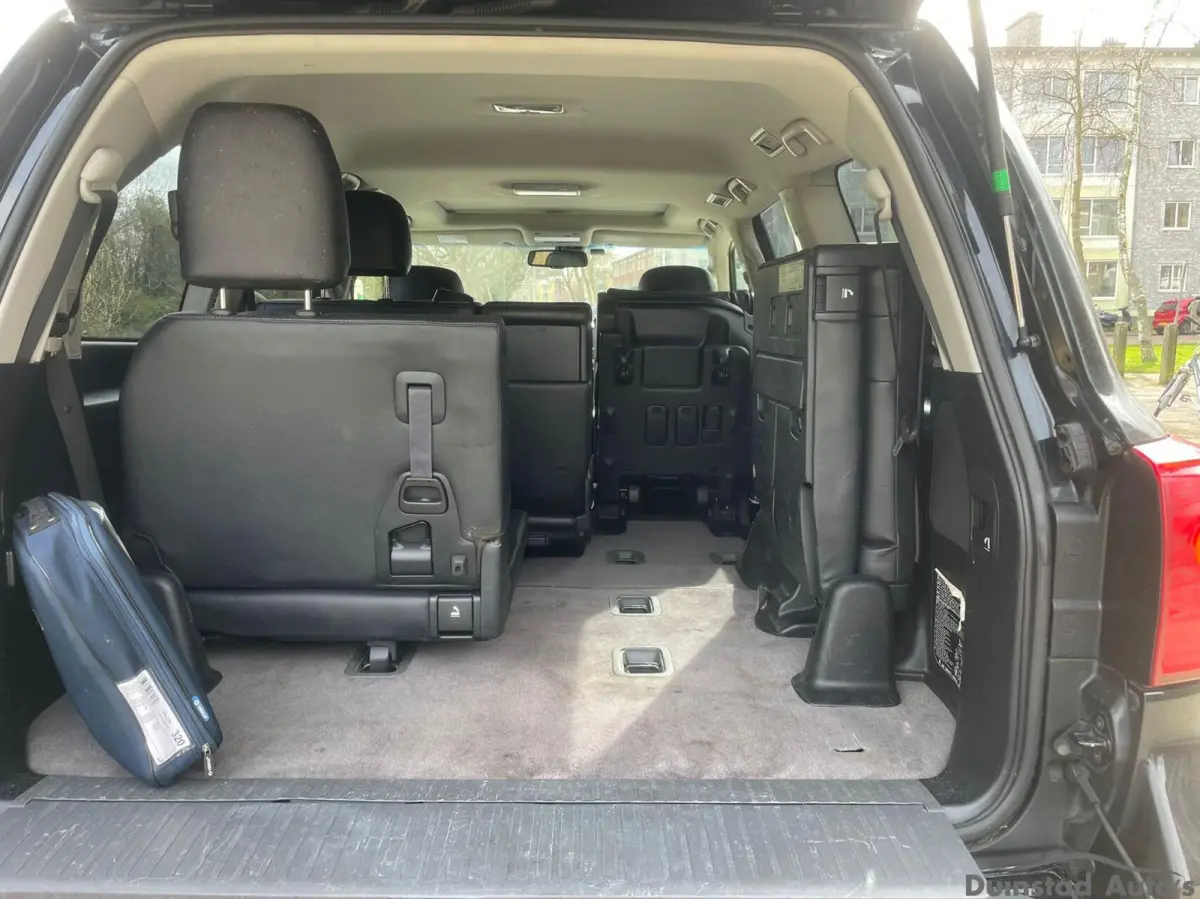 4.5 V8 D-4D Executive Standard Roof Window Van