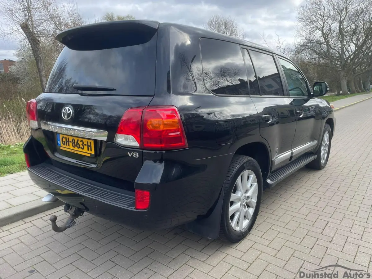 4.5 V8 D-4D Executive Standard Roof Window Van