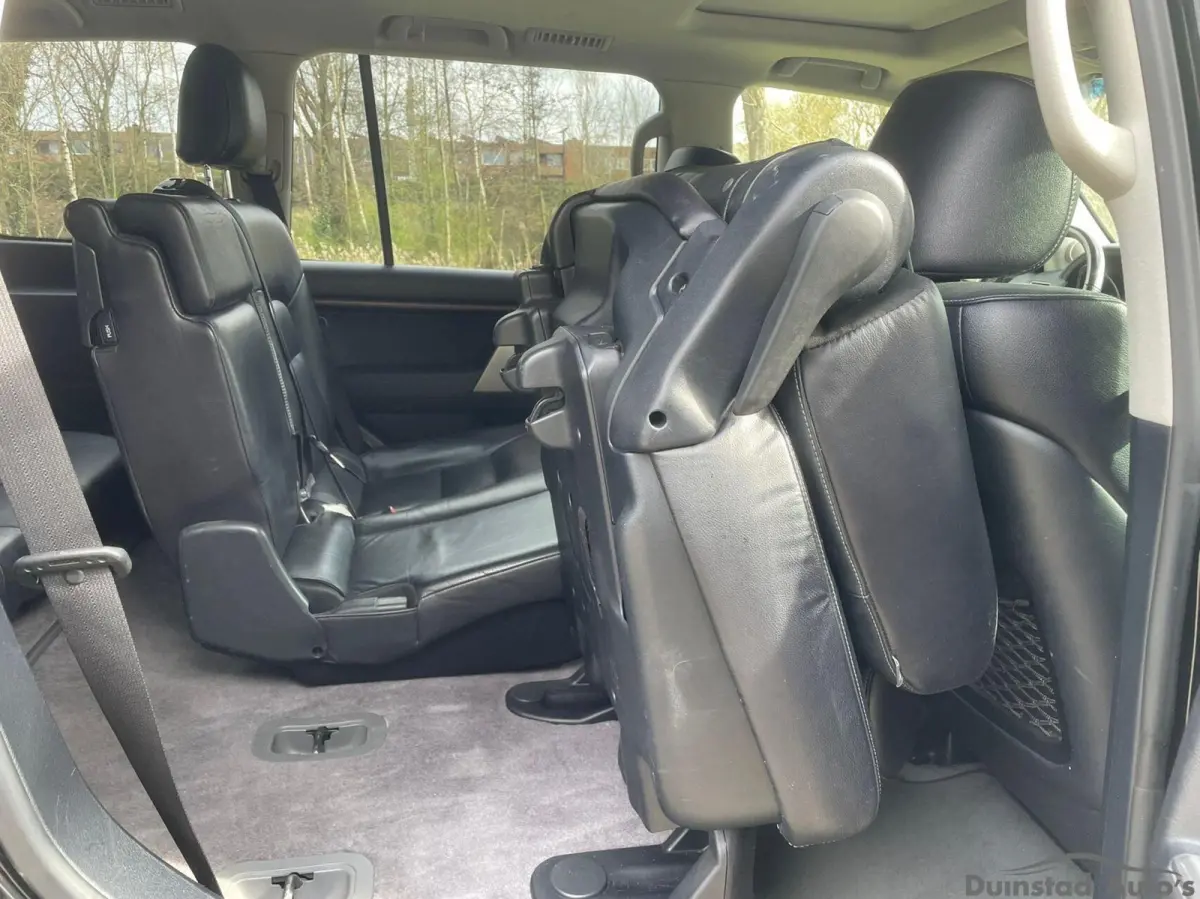 4.5 V8 D-4D Executive Standard Roof Window Van