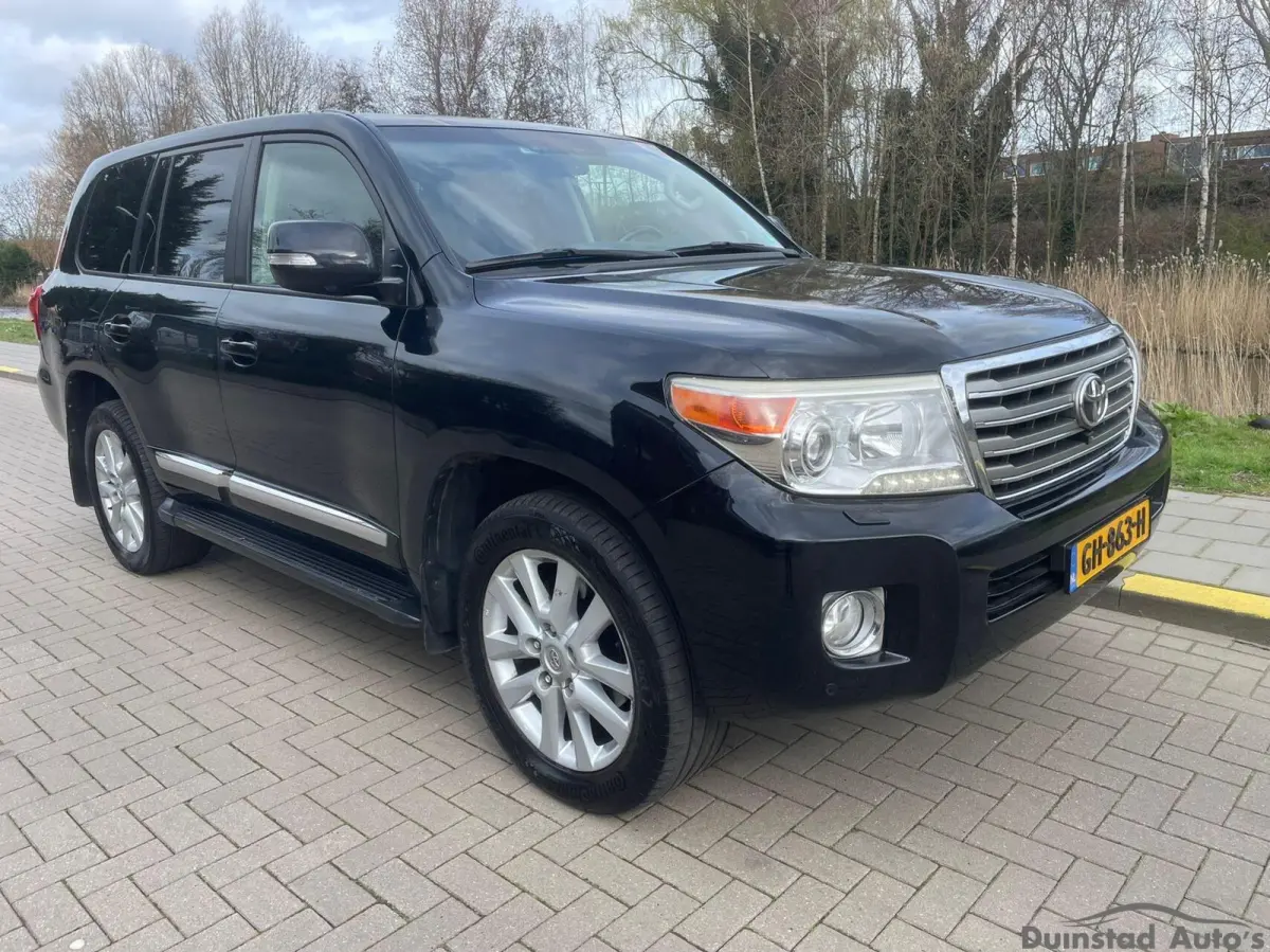 4.5 V8 D-4D Executive Standard Roof Window Van
