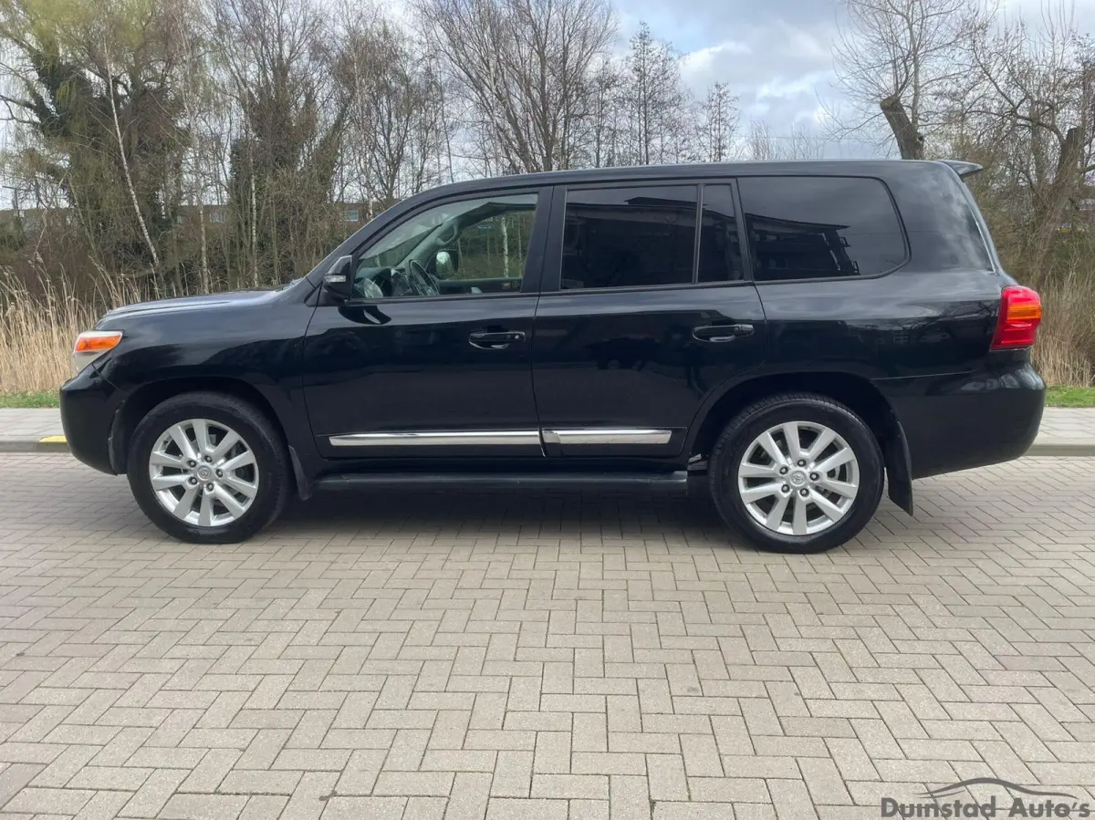 4.5 V8 D-4D Executive Standard Roof Window Van