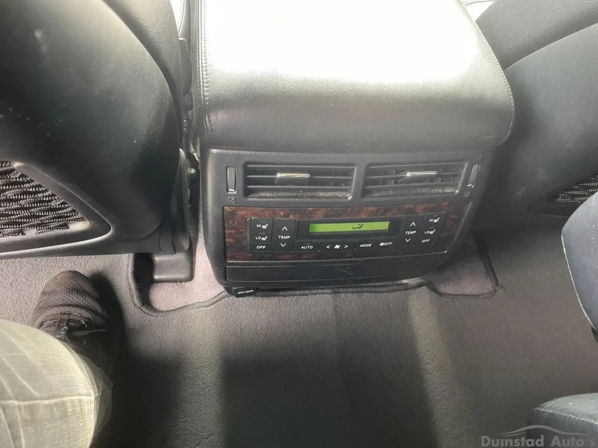 4.5 V8 D-4D Executive Standard Roof Window Van