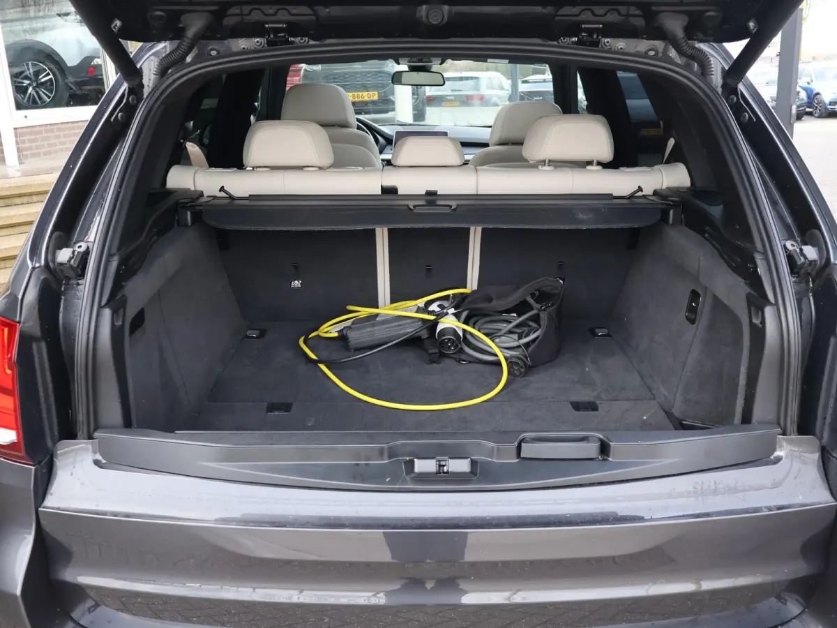 xDrive40e High Executive + HEAD-UP | 360 CAMERA | PANORAMA | SFEERVERLICHTING