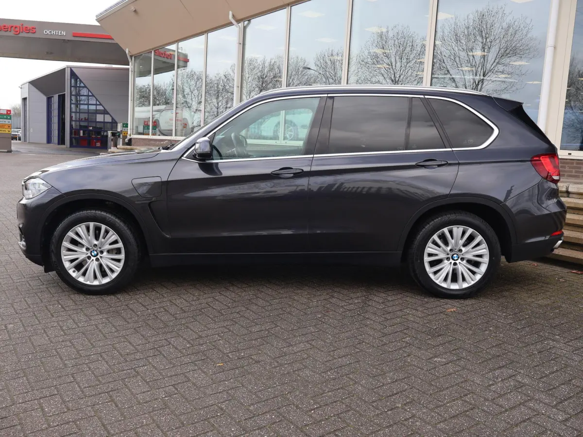 xDrive40e High Executive + HEAD-UP | 360 CAMERA | PANORAMA | SFEERVERLICHTING