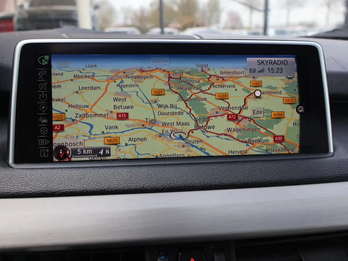 xDrive40e High Executive + HEAD-UP | 360 CAMERA | PANORAMA | SFEERVERLICHTING
