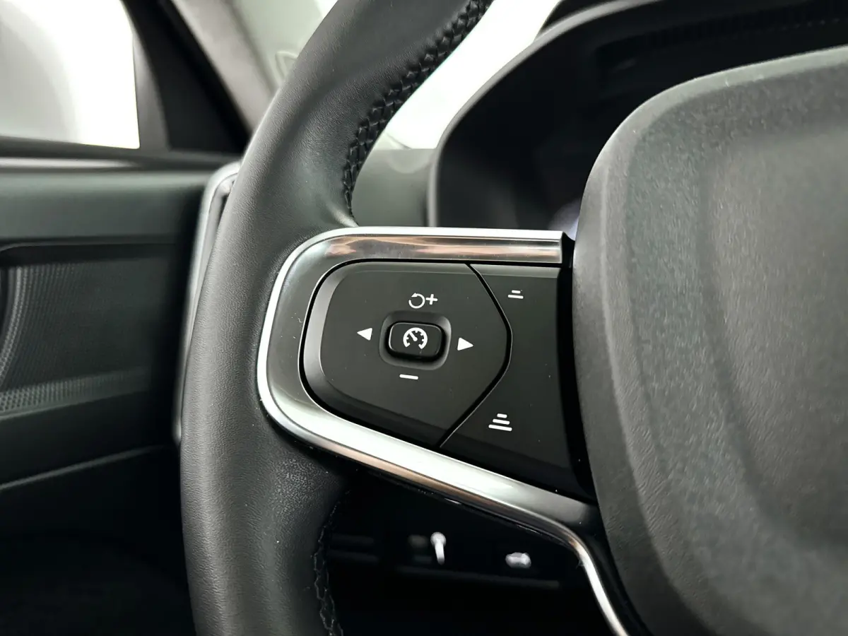 T2 Momentum Business | Parkeercamera | Cruise control | Navigatie