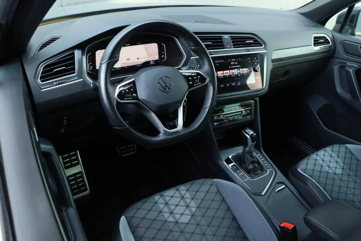 1.5 TSI / 2x R-Line / Virtual Cockpit / 150PK / Camera / LED / 19"!