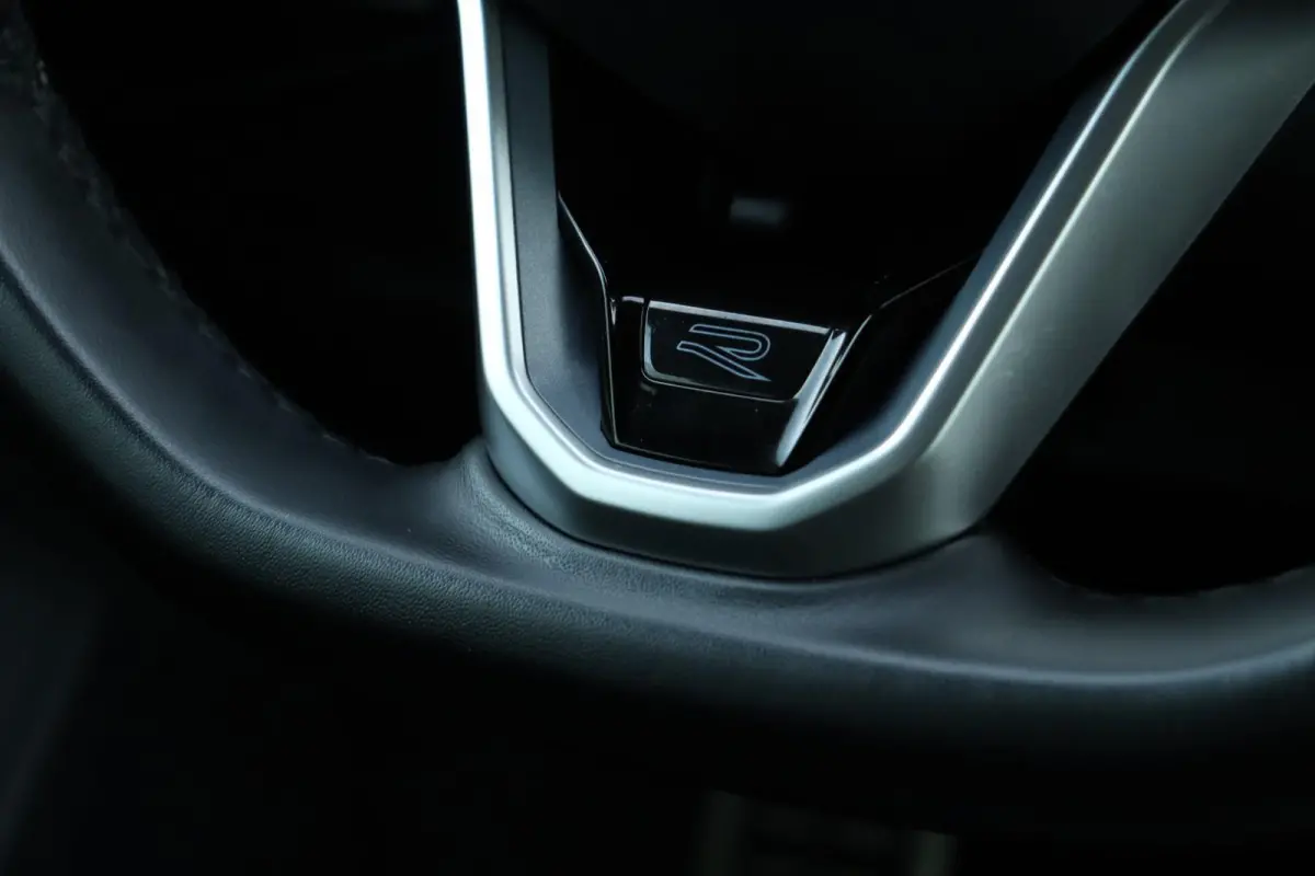 1.5 TSI / 2x R-Line / Virtual Cockpit / 150PK / Camera / LED / 19"!