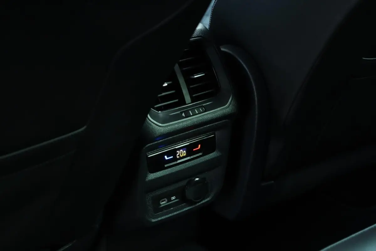 1.5 TSI / 2x R-Line / Virtual Cockpit / 150PK / Camera / LED / 19"!