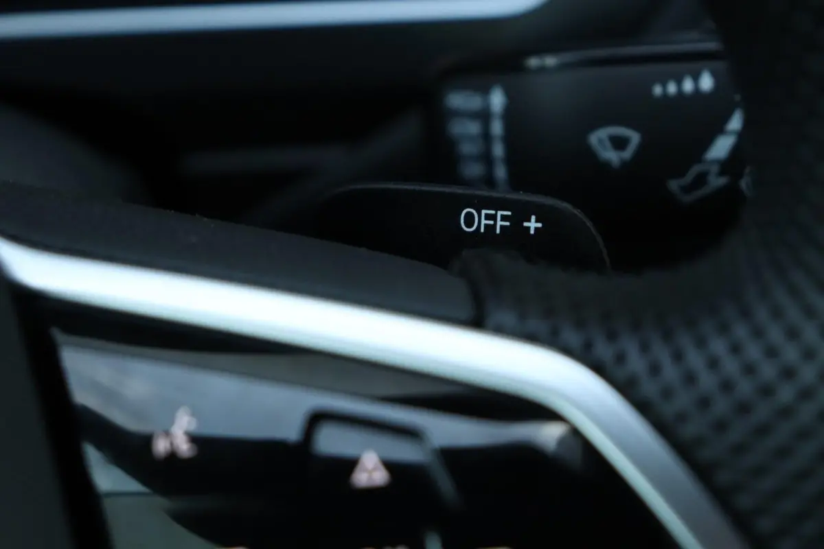 1.5 TSI / 2x R-Line / Virtual Cockpit / 150PK / Camera / LED / 19"!