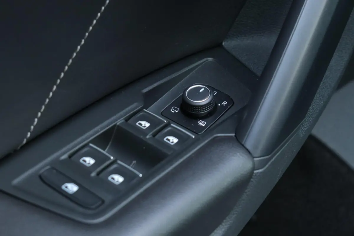 1.5 TSI / 2x R-Line / Virtual Cockpit / 150PK / Camera / LED / 19"!
