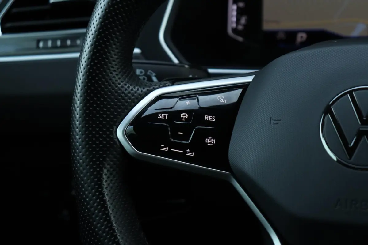 1.5 TSI / 2x R-Line / Virtual Cockpit / 150PK / Camera / LED / 19"!
