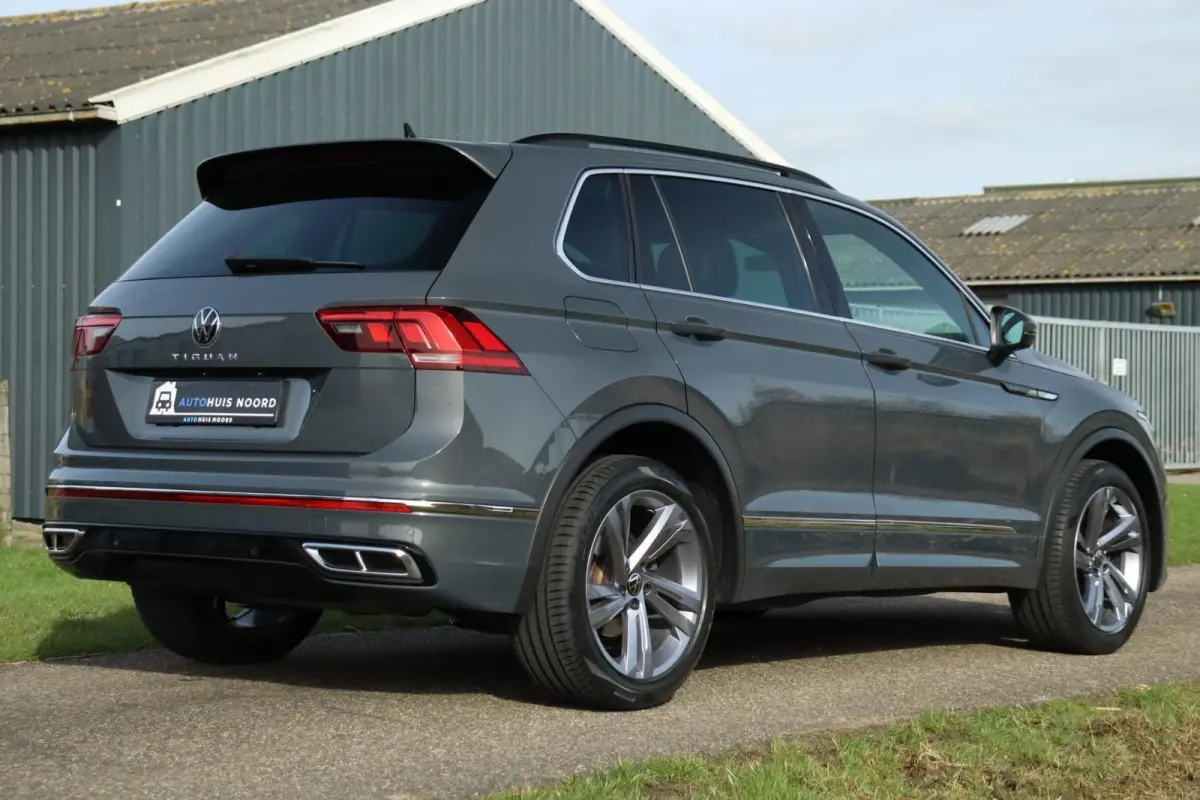 1.5 TSI / 2x R-Line / Virtual Cockpit / 150PK / Camera / LED / 19"!
