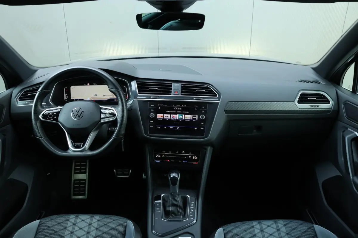 1.5 TSI / 2x R-Line / Virtual Cockpit / 150PK / Camera / LED / 19"!