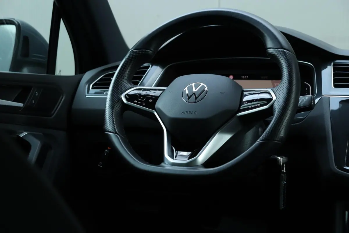 1.5 TSI / 2x R-Line / Virtual Cockpit / 150PK / Camera / LED / 19"!