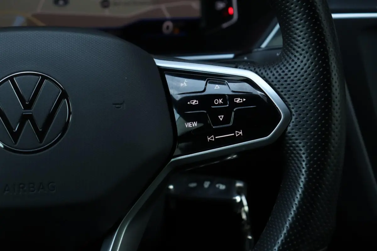 1.5 TSI / 2x R-Line / Virtual Cockpit / 150PK / Camera / LED / 19"!