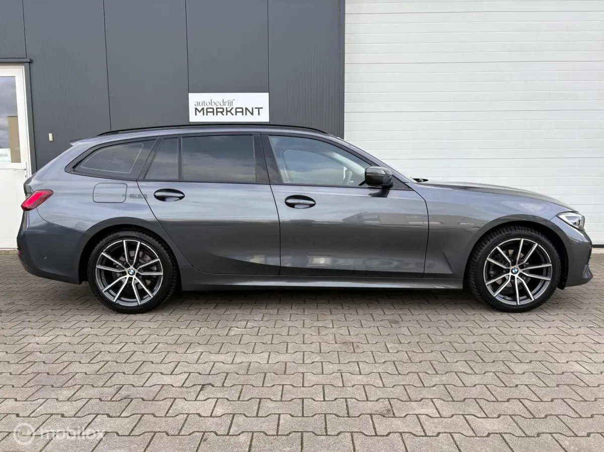 318i High Executive