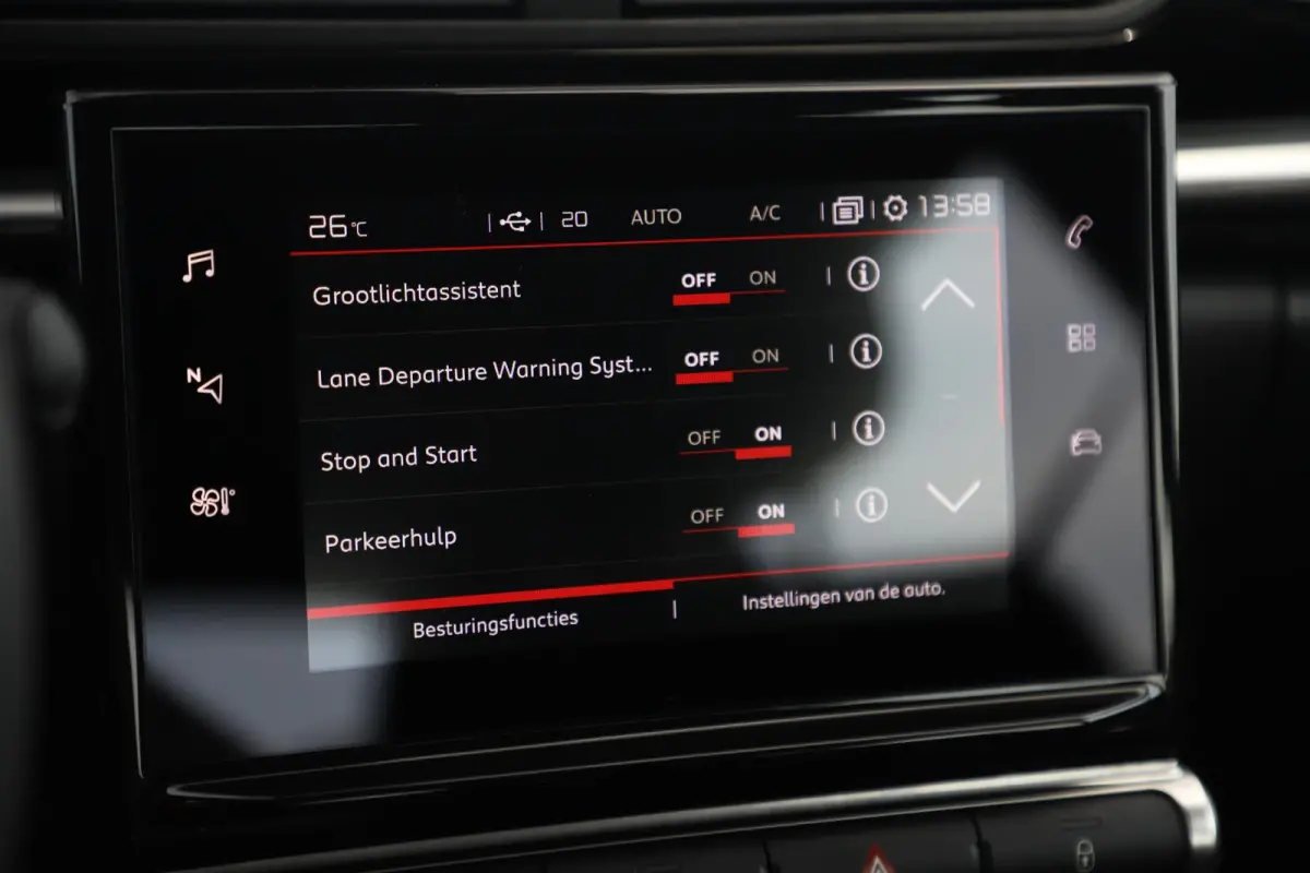 1.2 PureTech Feel Navigatie Carplay Android Clima Cruise Parkeersensor Rijstrooksensor All-Season Banden!
