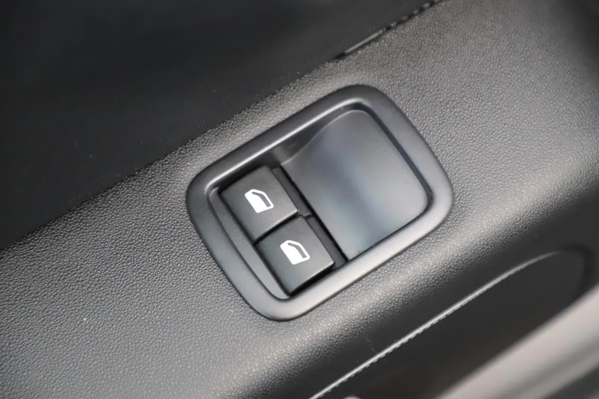 1.2 PureTech Feel Navigatie Carplay Android Clima Cruise Parkeersensor Rijstrooksensor All-Season Banden!