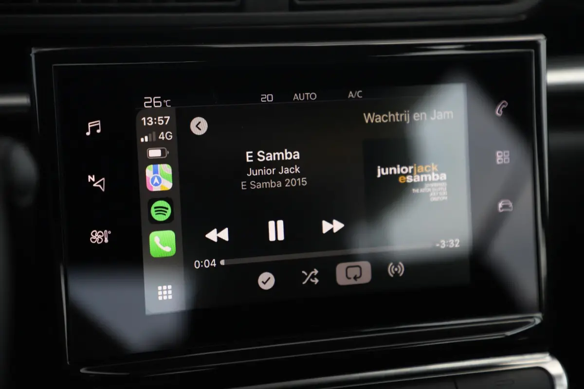 1.2 PureTech Feel Navigatie Carplay Android Clima Cruise Parkeersensor Rijstrooksensor All-Season Banden!