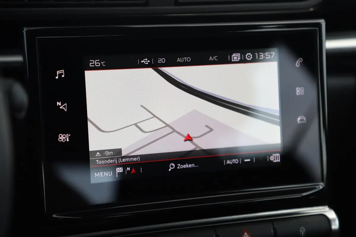 1.2 PureTech Feel Navigatie Carplay Android Clima Cruise Parkeersensor Rijstrooksensor All-Season Banden!