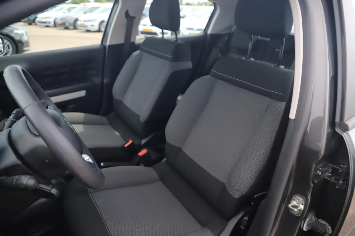 1.2 PureTech Feel Navigatie Carplay Android Clima Cruise Parkeersensor Rijstrooksensor All-Season Banden!
