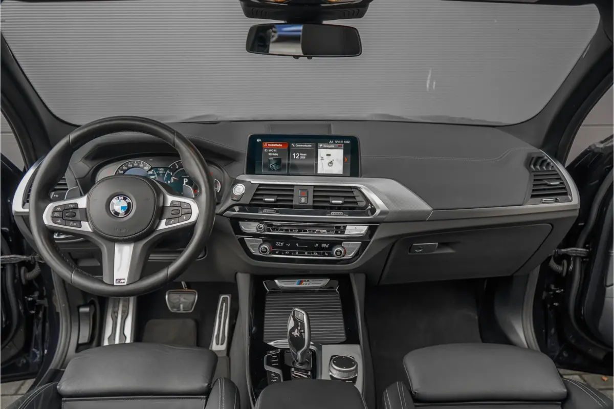 M40i xDrive High Executive Pano ACC Trekhaak HUD