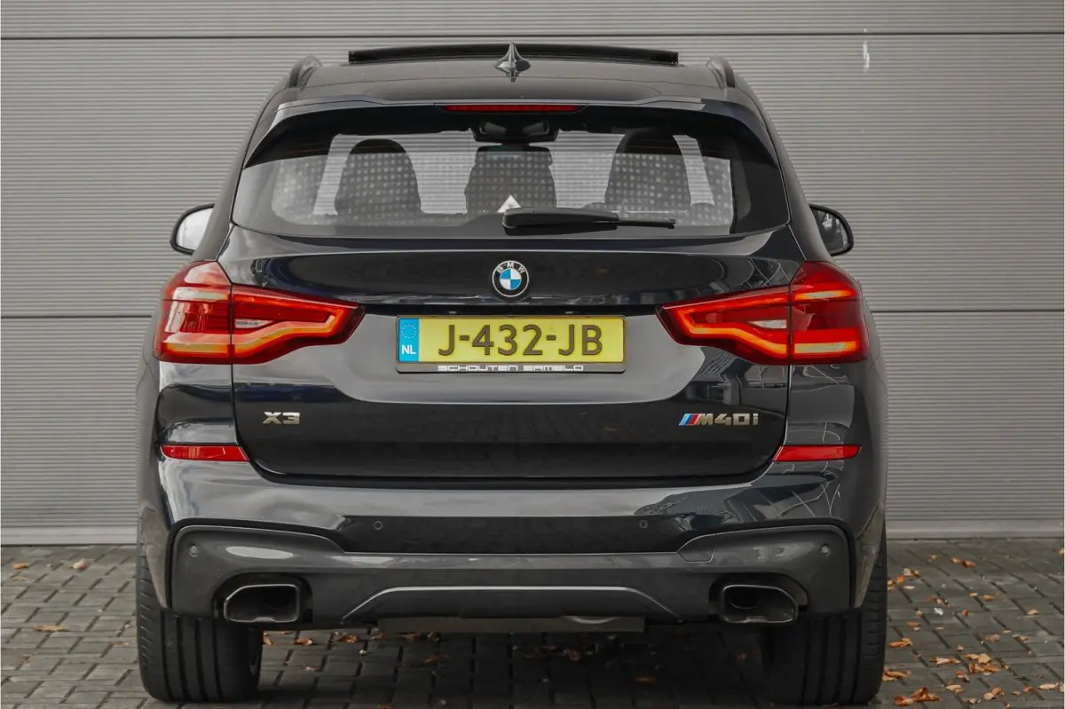 M40i xDrive High Executive Pano ACC Trekhaak HUD