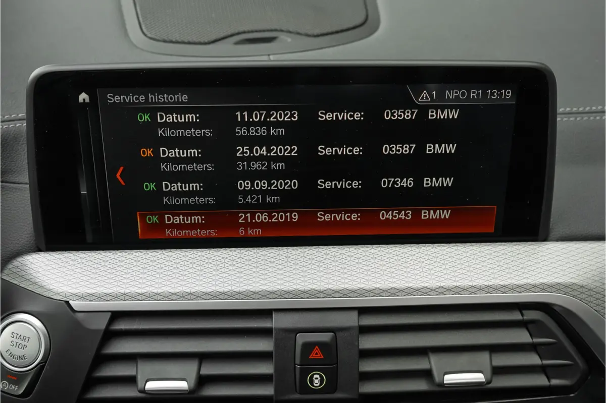 M40i xDrive High Executive Pano ACC Trekhaak HUD
