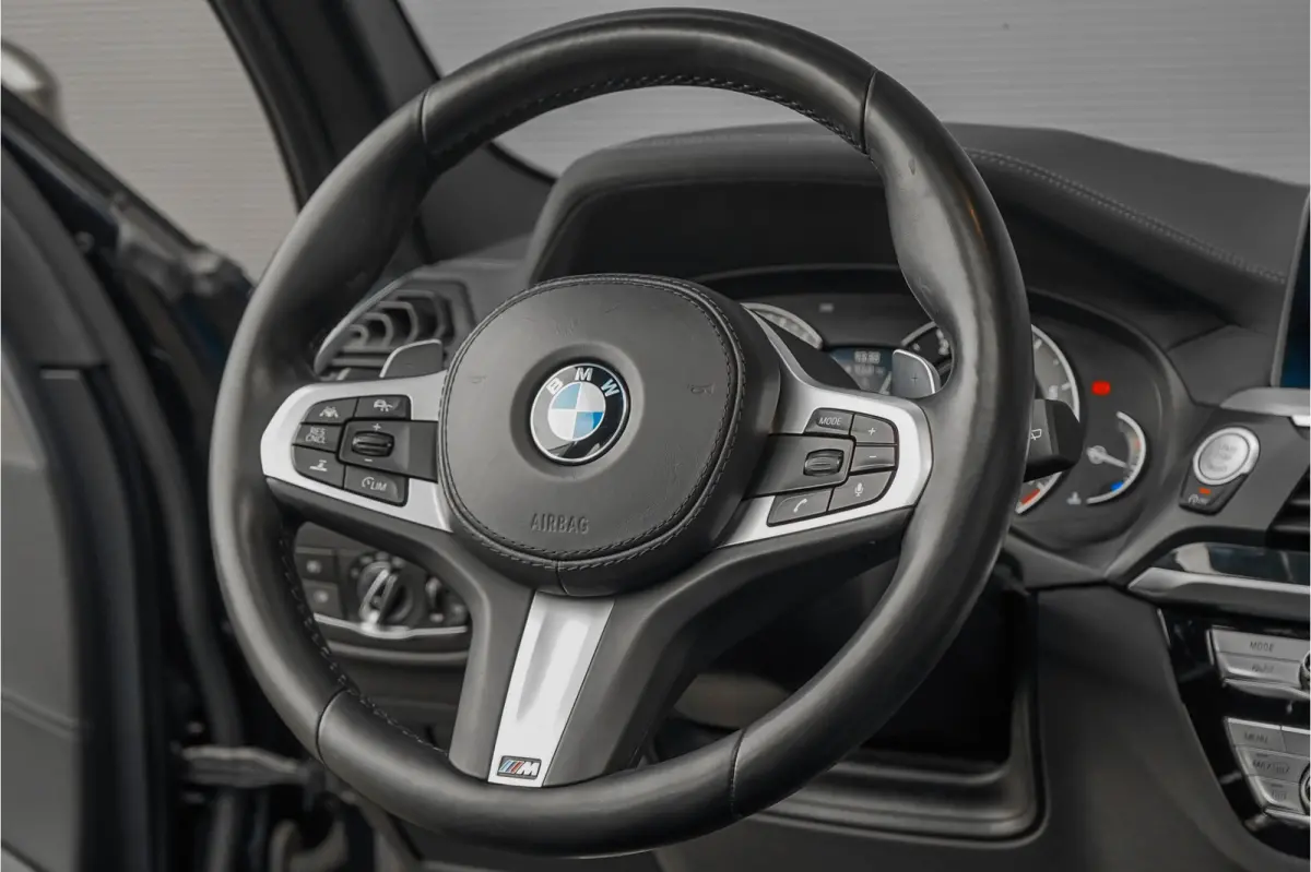 M40i xDrive High Executive Pano ACC Trekhaak HUD