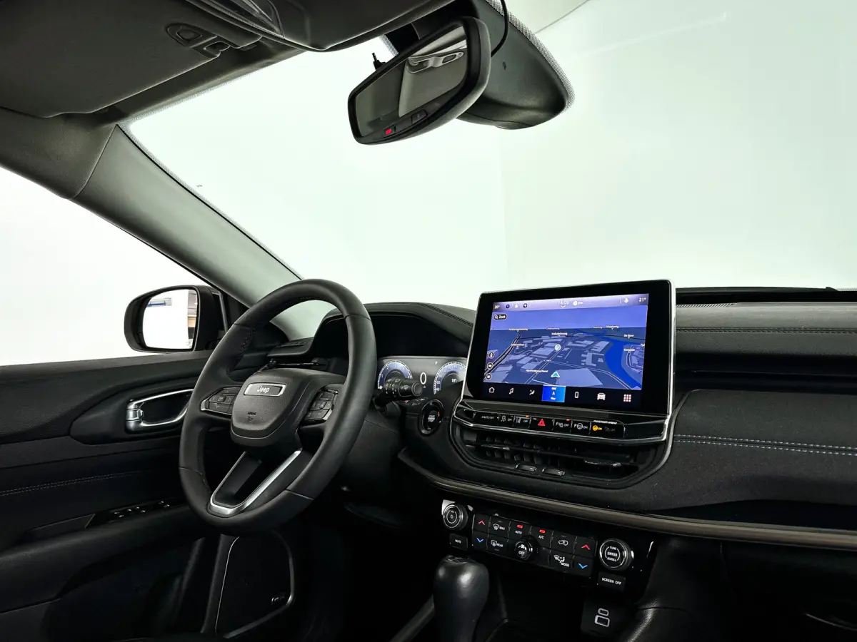1.5T e-Hybrid Upland | 360° camera | Cruise control | Navigatie | Keyless