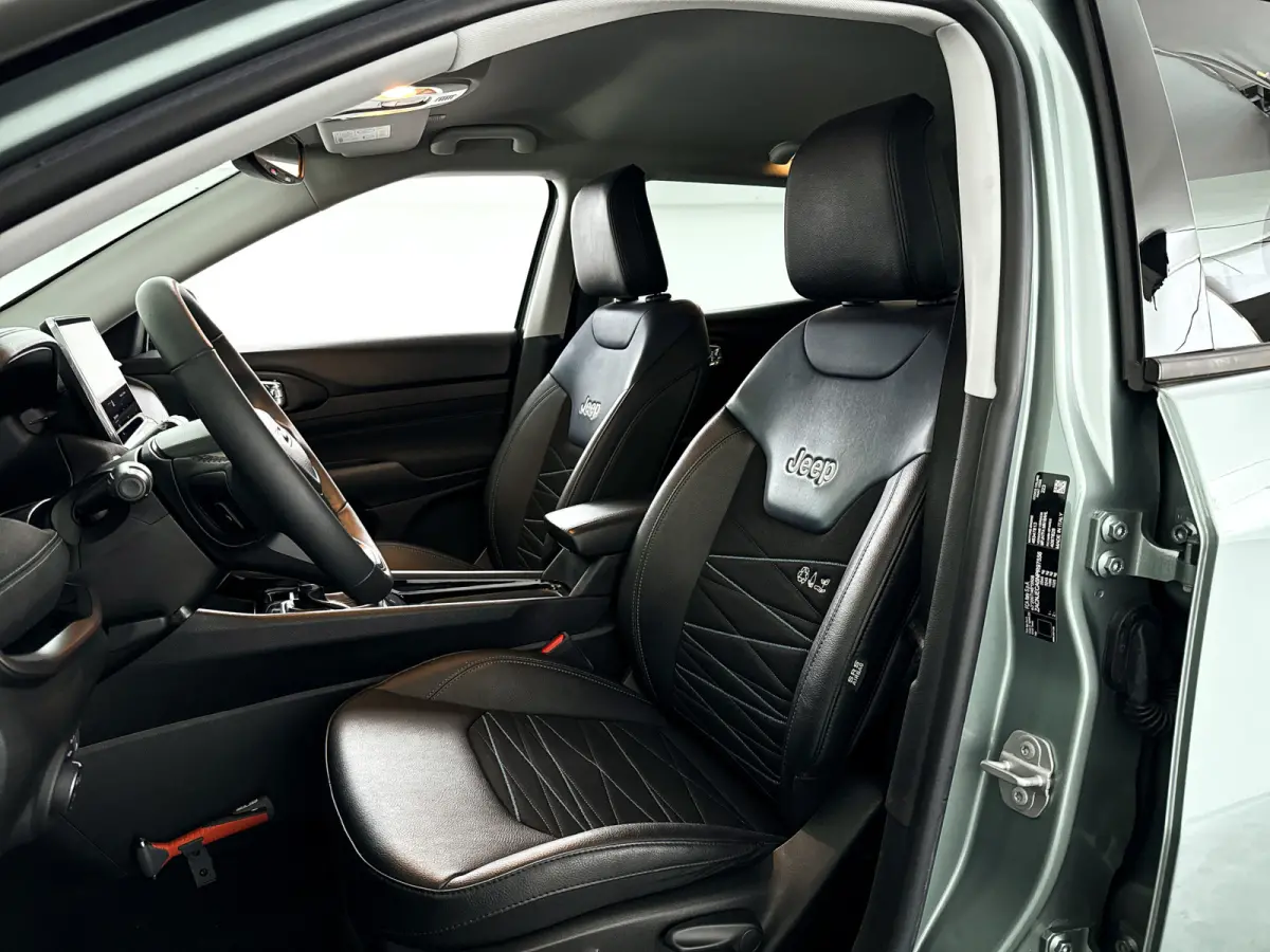 1.5T e-Hybrid Upland | 360° camera | Cruise control | Navigatie | Keyless