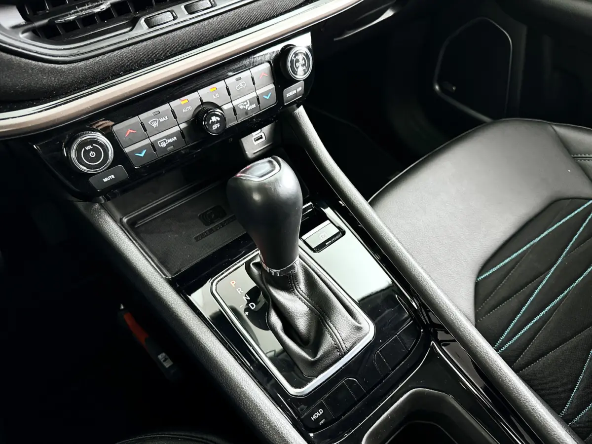 1.5T e-Hybrid Upland | 360° camera | Cruise control | Navigatie | Keyless
