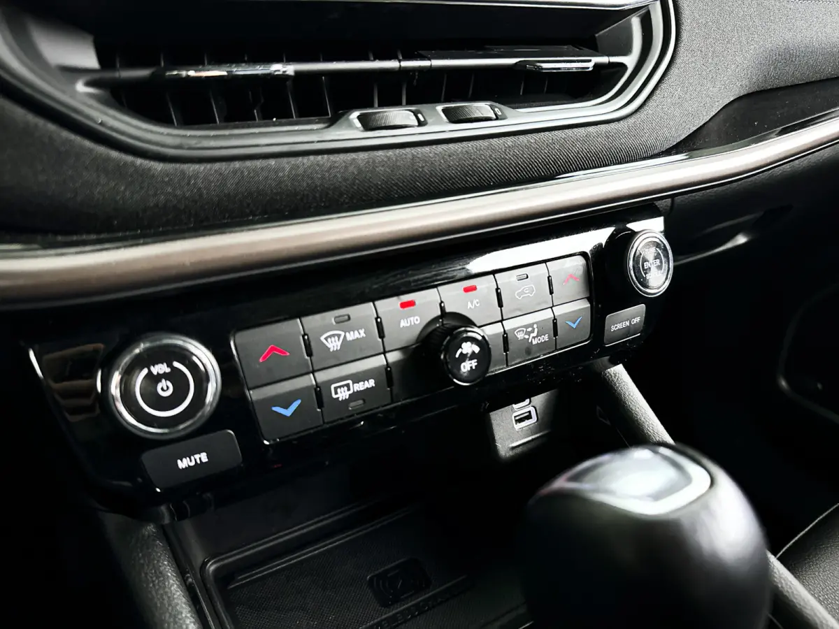 1.5T e-Hybrid Upland | 360° camera | Cruise control | Navigatie | Keyless