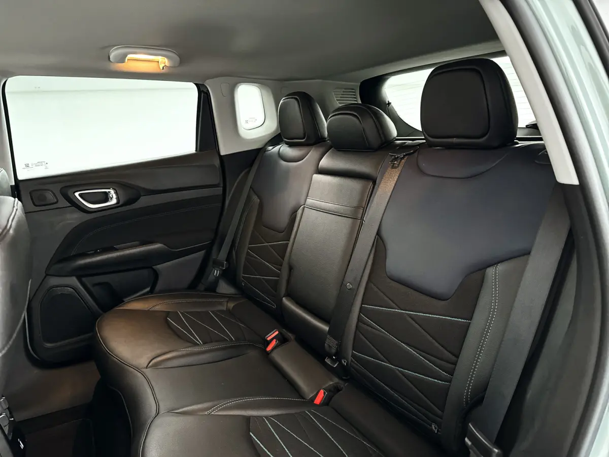 1.5T e-Hybrid Upland | 360° camera | Cruise control | Navigatie | Keyless