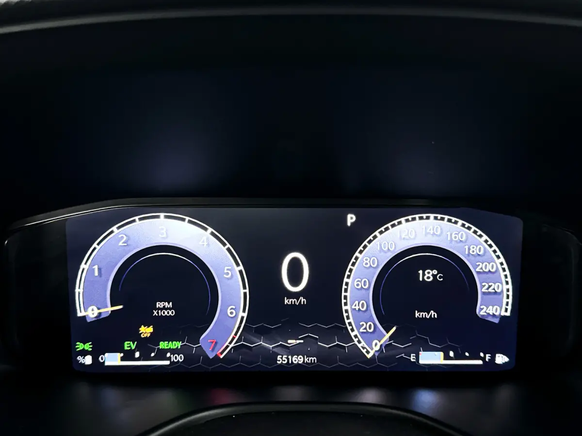 1.5T e-Hybrid Upland | 360° camera | Cruise control | Navigatie | Keyless