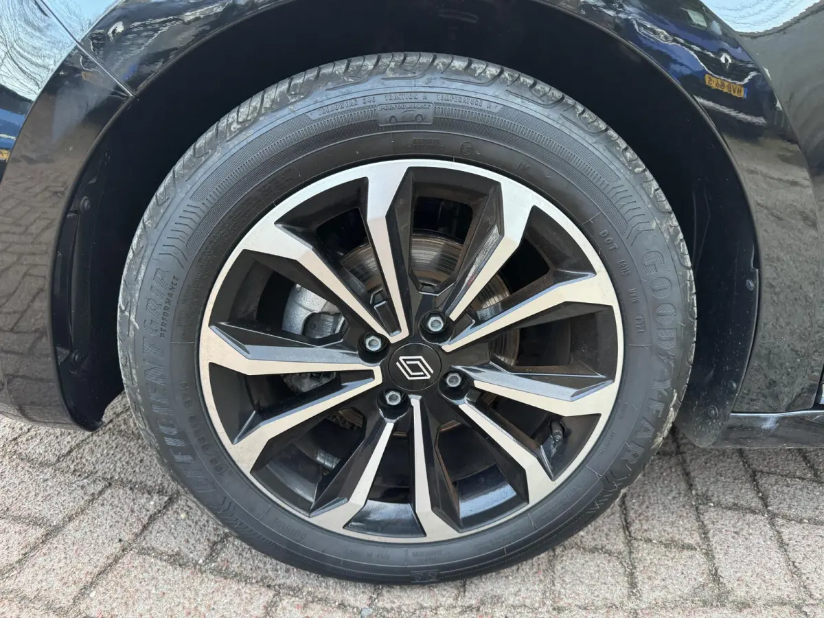 1.0 TCe 90pk Techno 2025 11.881km!!