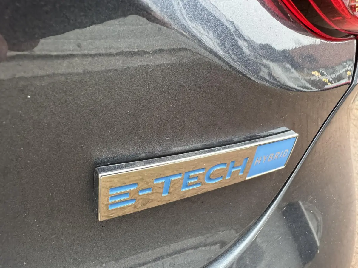 1.6 E-Tech Hybrid 140 Intens+Camera!!