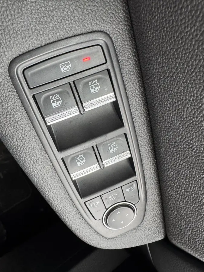 1.6 E-Tech Hybrid 140 Intens+Camera!!