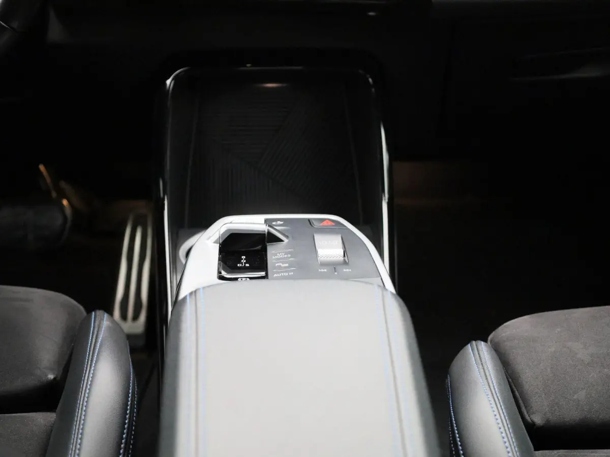 xDrive25e 180kW | Apple Carplay | Elektrische Achterklep | Led Verlichting | Achteruitrijcamera |