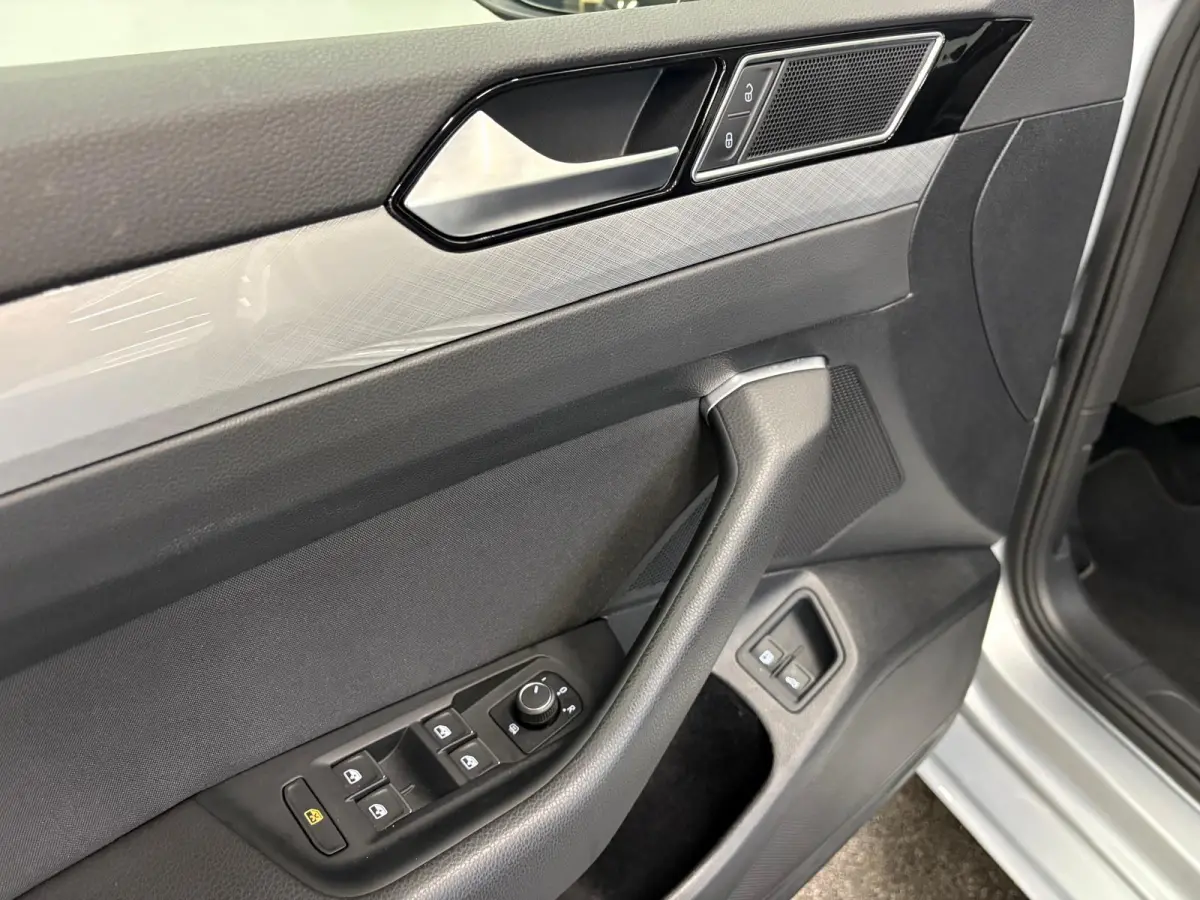 1.4 TSI PHEV GTE Business Airco ECC Navi Carplay PDC VA +Camera Adaptive Cruise Control+Travel Assist  17" LM Velgen Winter Pack ERGO Comfort Stoelen