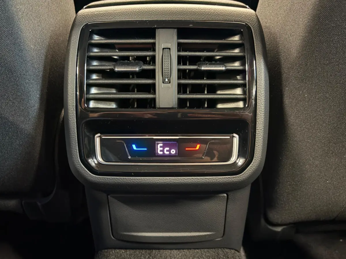 1.4 TSI PHEV GTE Business Airco ECC Navi Carplay PDC VA +Camera Adaptive Cruise Control+Travel Assist  17" LM Velgen Winter Pack ERGO Comfort Stoelen