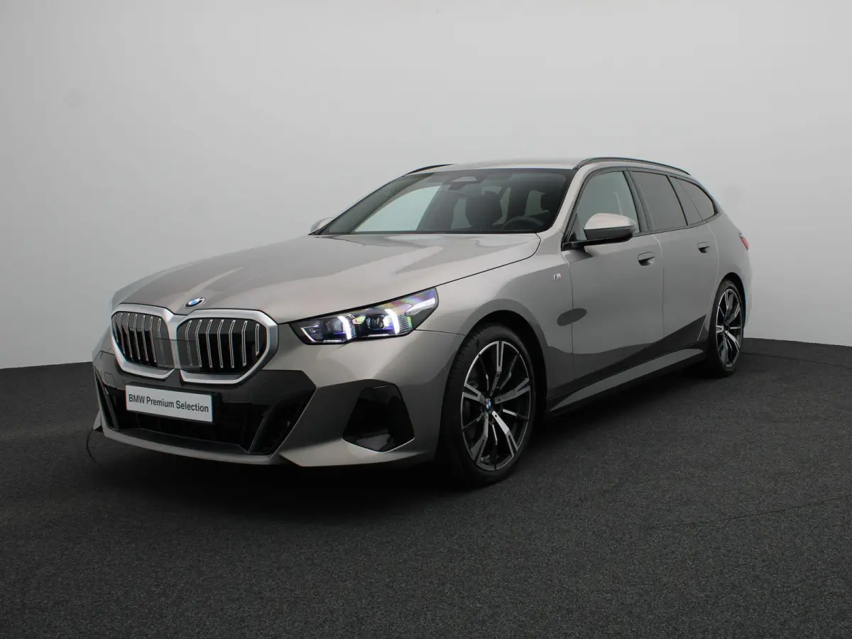 520i M Sportpakket | Trekhaak | Driving Assistant Plus | Harman Kardon | 20"