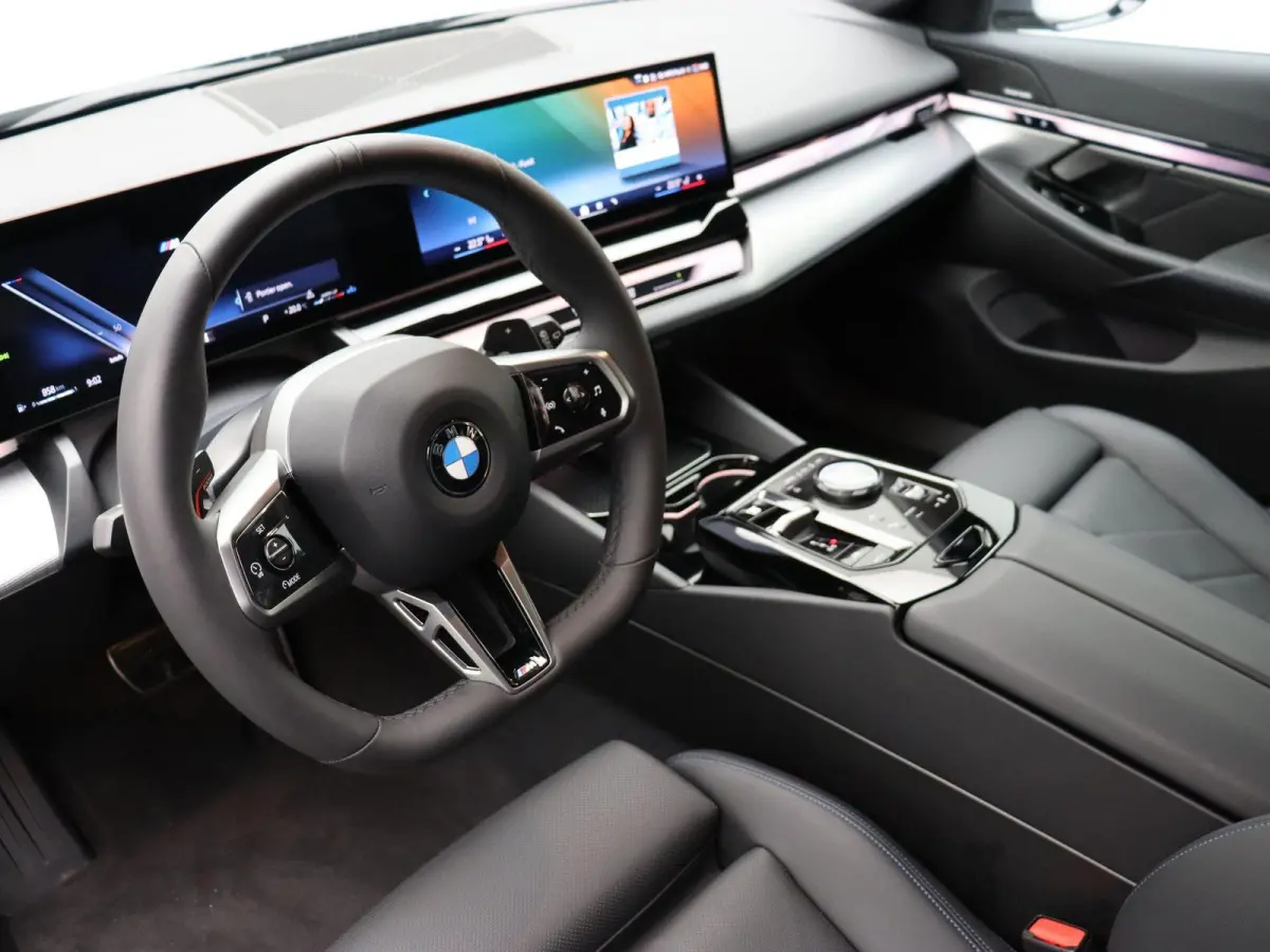 520i M Sportpakket | Trekhaak | Driving Assistant Plus | Harman Kardon | 20"