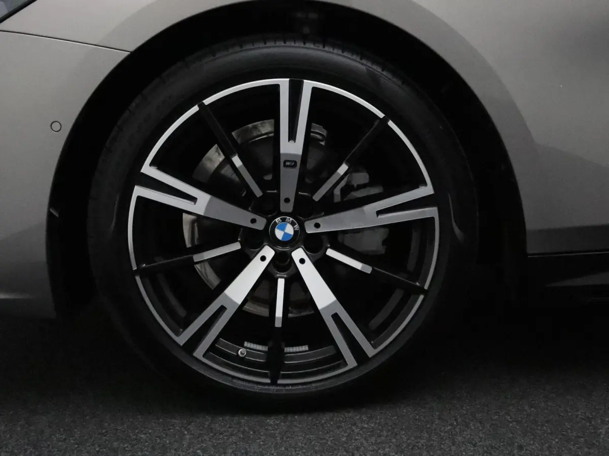 520i M Sportpakket | Trekhaak | Driving Assistant Plus | Harman Kardon | 20"