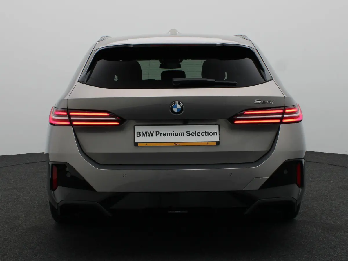 520i M Sportpakket | Trekhaak | Driving Assistant Plus | Harman Kardon | 20"