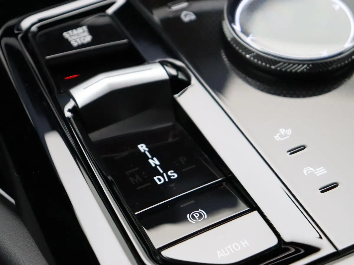 520i M Sportpakket | Trekhaak | Driving Assistant Plus | Harman Kardon | 20"