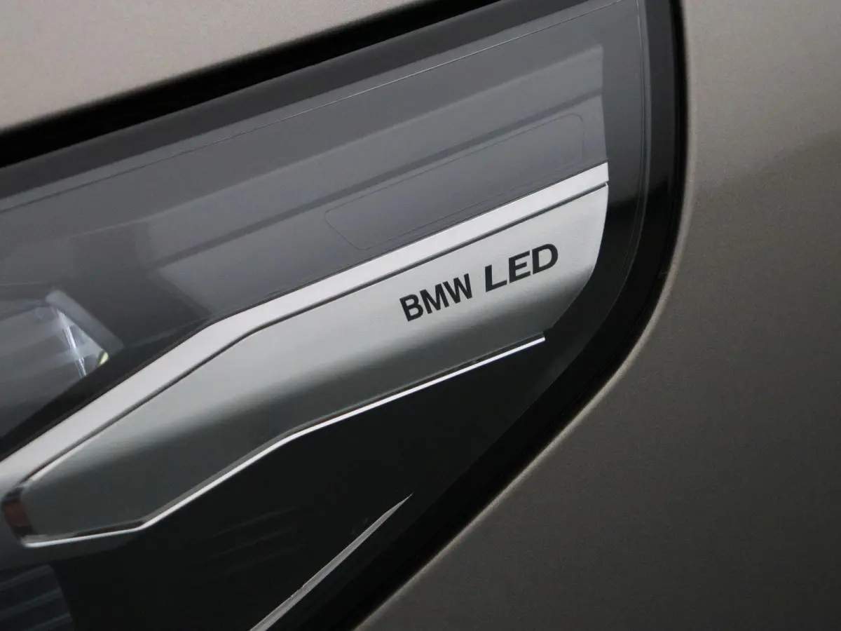 520i M Sportpakket | Trekhaak | Driving Assistant Plus | Harman Kardon | 20"